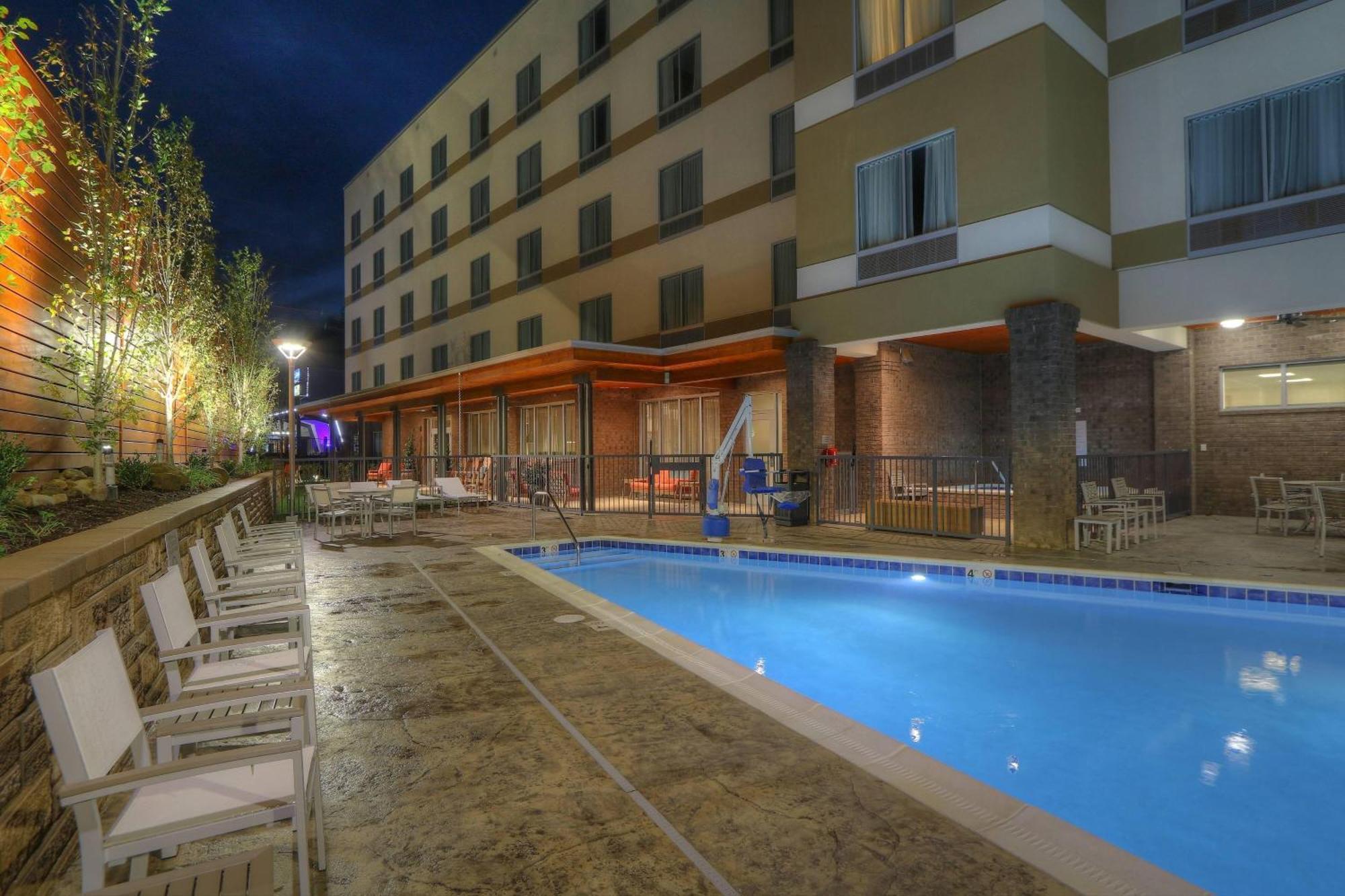 Fairfield Inn & Suites By Marriott Gatlinburg Downtown Exteriör bild