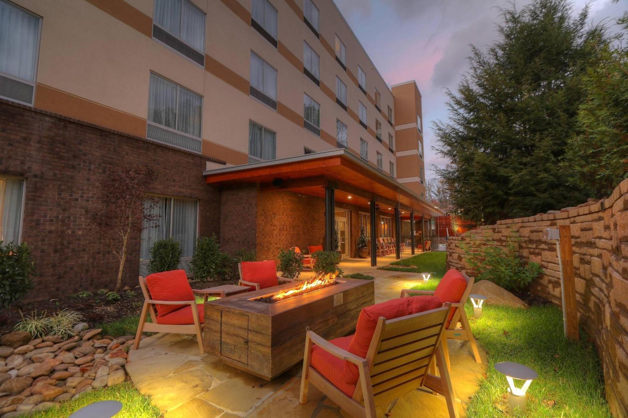 Fairfield Inn & Suites By Marriott Gatlinburg Downtown Exteriör bild